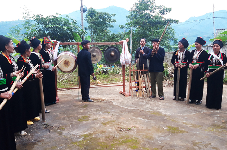 Giữ gìn văn hóa dân tộc Khơ Mú